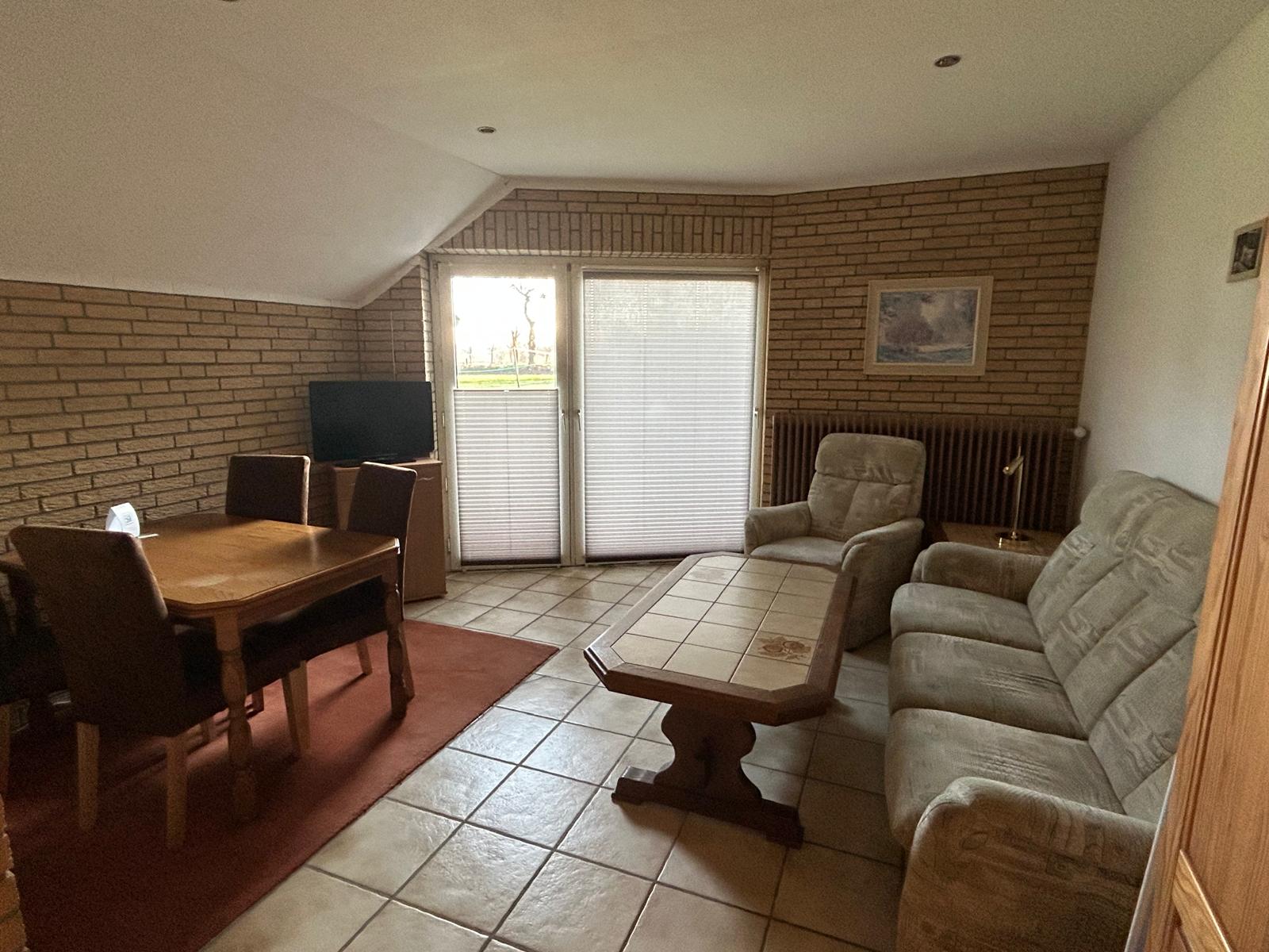 Gemütlicher Wohnbereich der Monteurwohnung